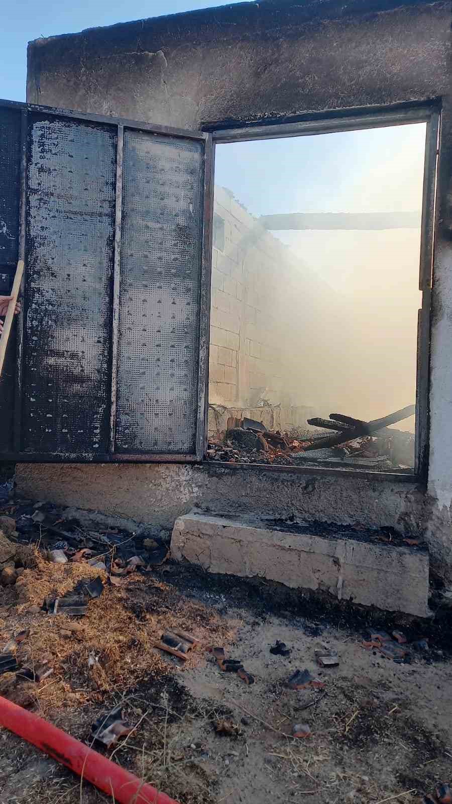 Yozgat’ta yangında inşaat malzemeleri kullanılamaz hale geldi