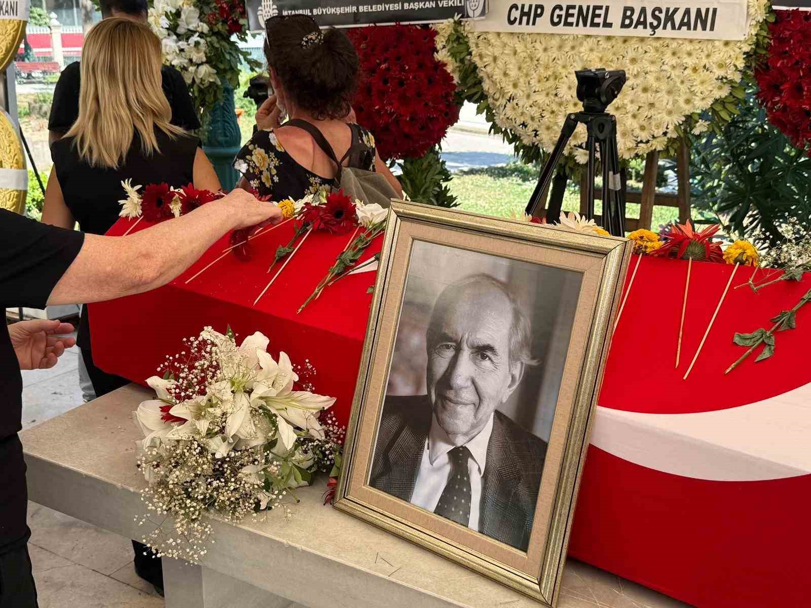 Eski CHP Genel Başkanı Altan Öymen son yolculuğuna uğurlandı