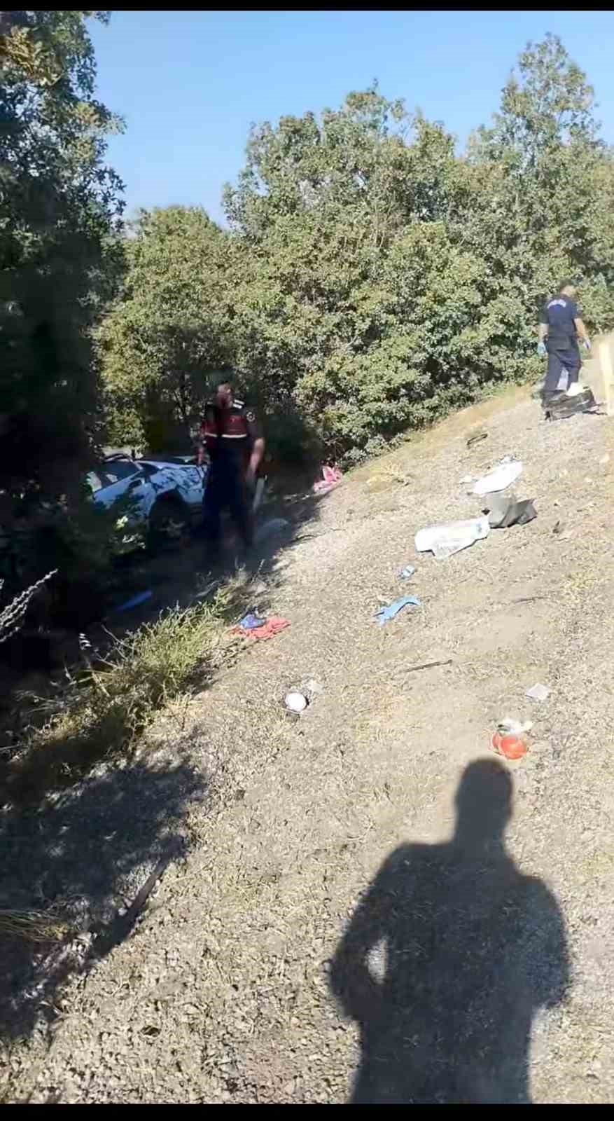 Yozgat&rsquo;ta otomobil ve hafif ticari ara&ccedil; &ccedil;arpıştı: 9 yaralı
