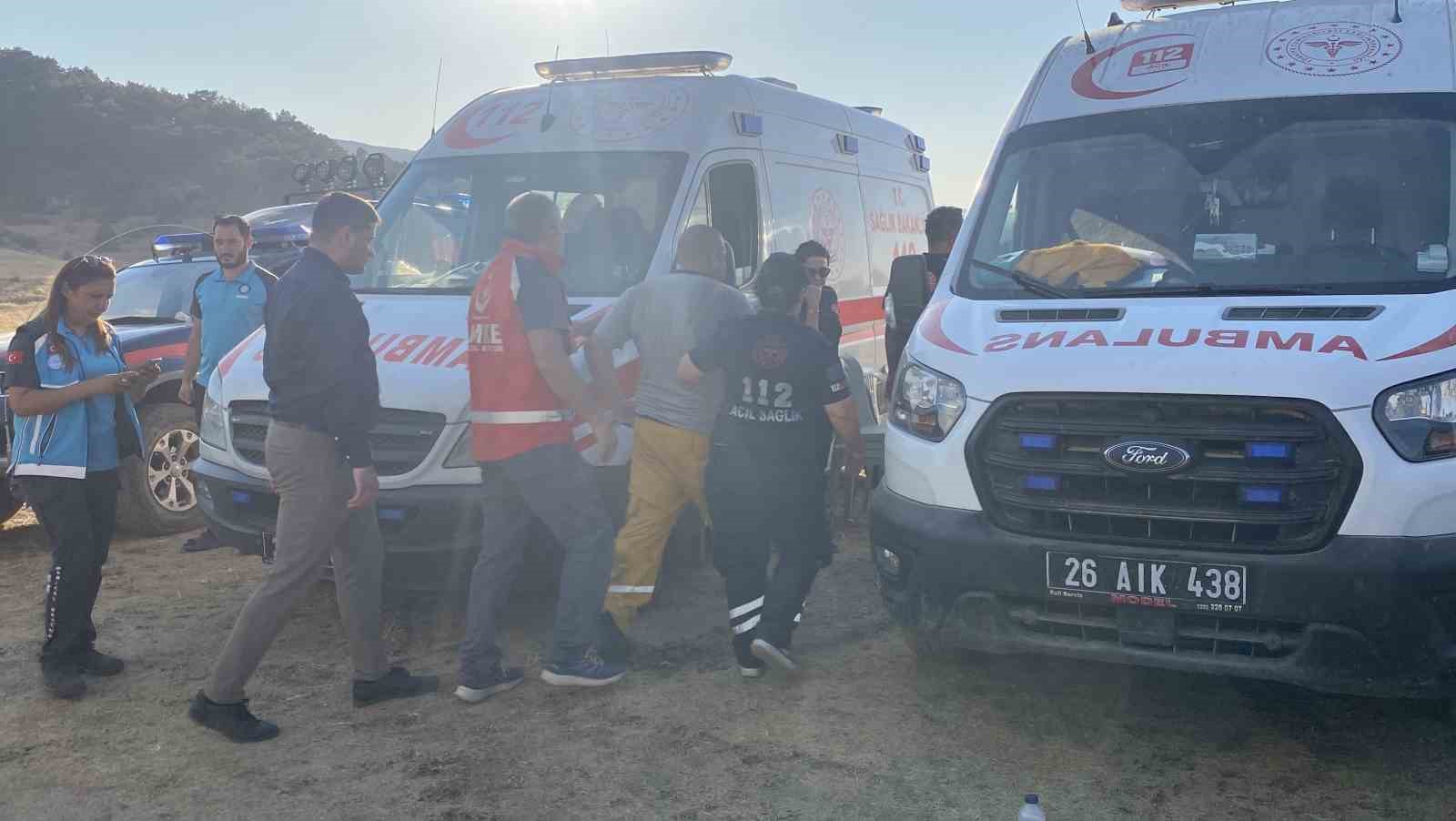 Eskişehir’de yangına müdahale eden itfaiye eri dumandan etkilendi