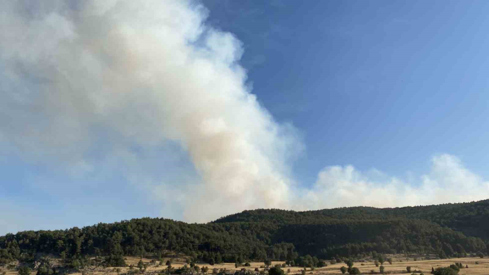 Eskişehir&rsquo;de yangına m&uuml;dahale eden itfaiye eri dumandan etkilendi
