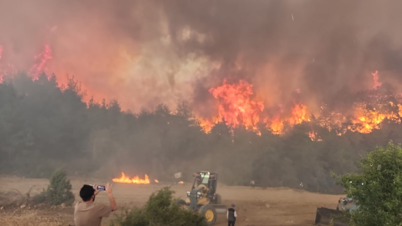 Bilecik&rsquo;teki orman yangınında alevler Kazancı k&ouml;y&uuml;ne ulaştı
