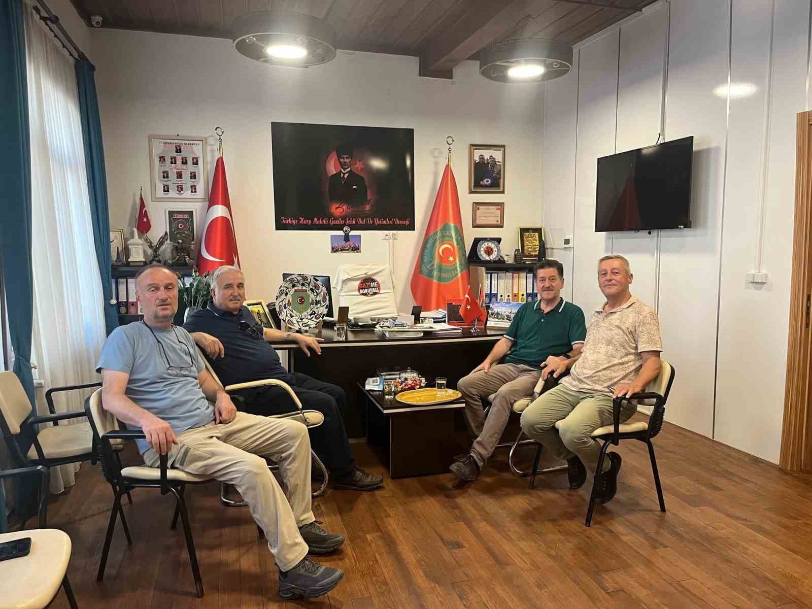 Hasan Fehmi Kinay&rsquo;dan Şehit Aileleri Derneği&rsquo;ne ziyaret
