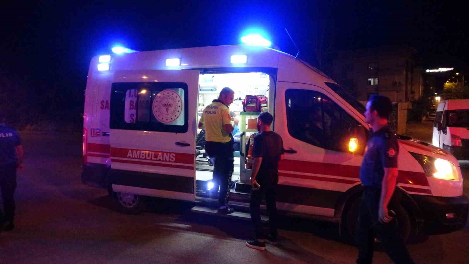 Minibüsle çarpışan araç 5 metre yükseklikten aşağı uçtu: 1 yaralı

