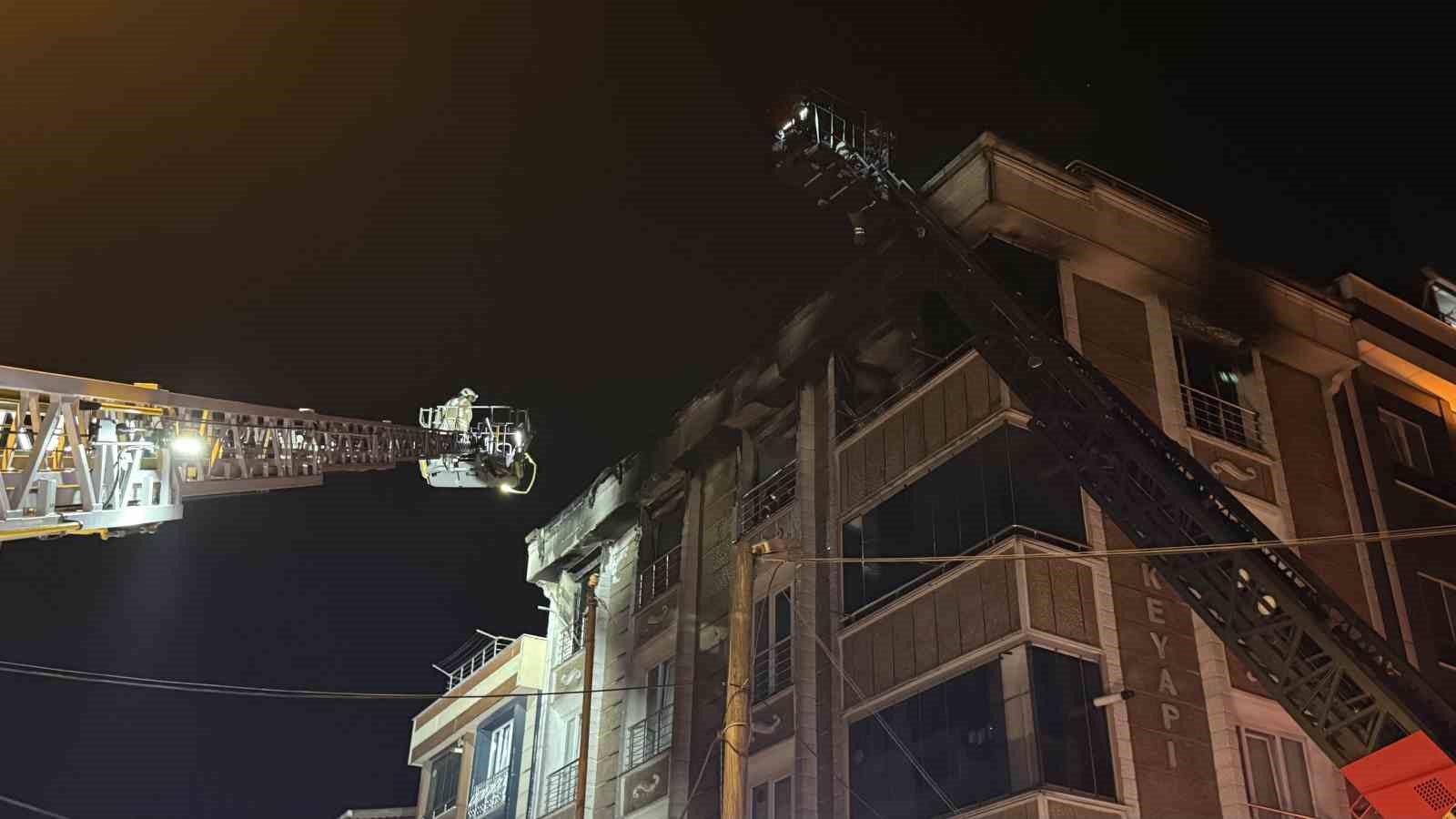 Gaziosmanpaşa’da 6 katlı binada çıkan yangın paniğe neden oldu