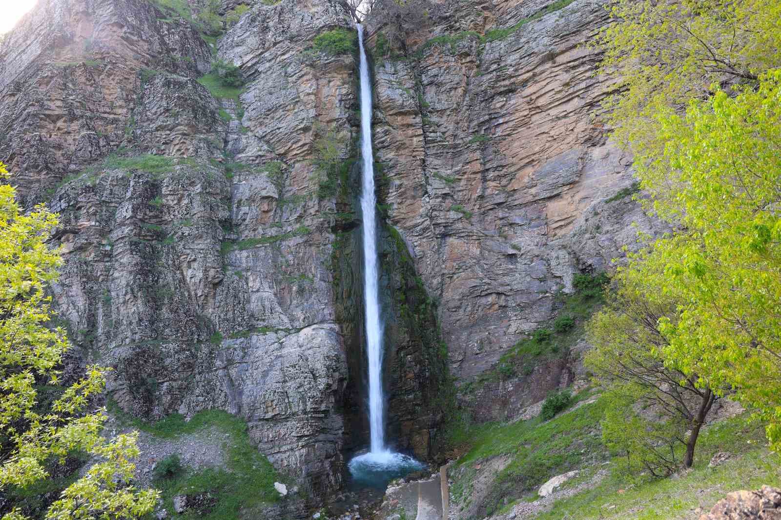Bitlis’in saklı cennetleri doğaseverleri bekliyor