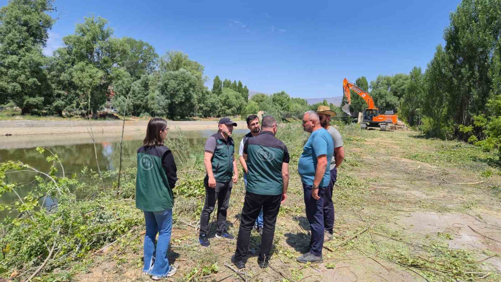 Bayburt’ta yapımı devam eden taşkın kontrol inşaatlarında incelemeler yapıldı
