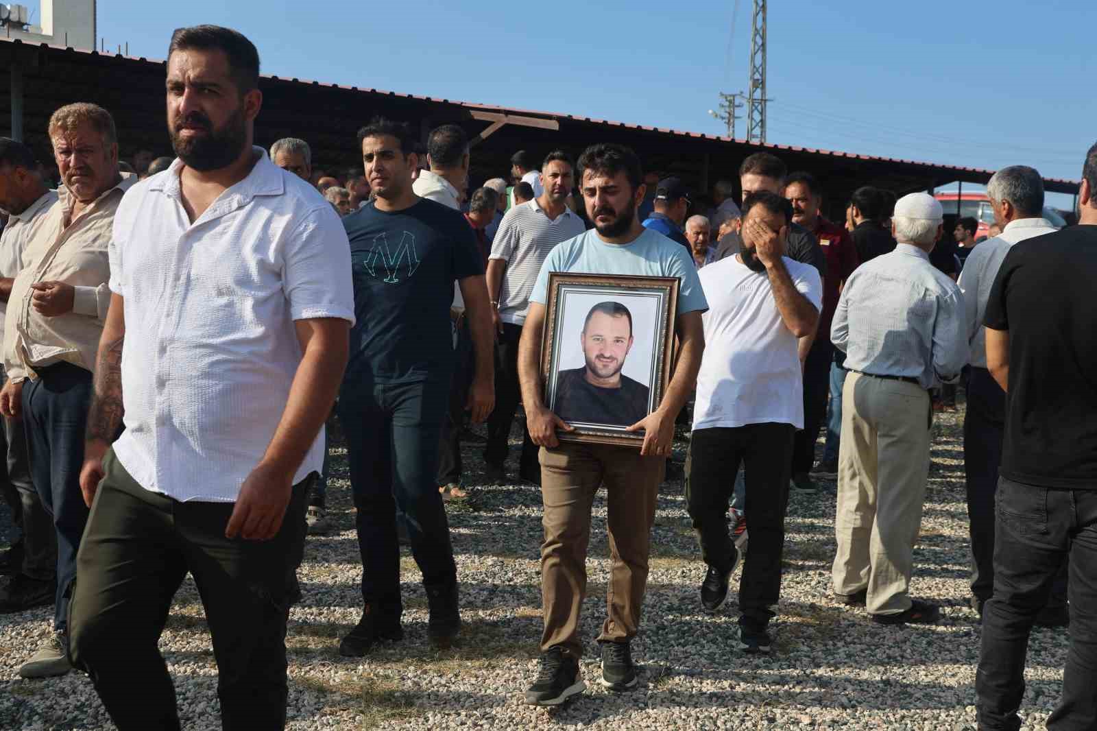 Kavgayı ayırmak isterken aldığı bıçak darbesiyle hayatını kaybettiği ortaya çıktı