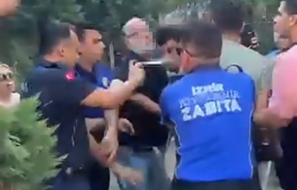 İzmir’de zabıtadan seyyar satıcıya dayak tepki çekti
