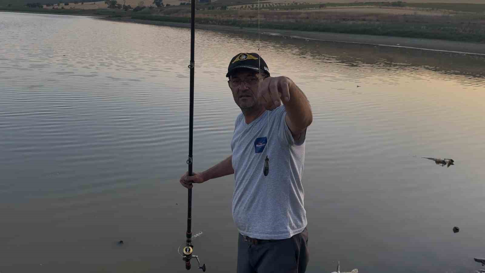 Kuraklığın vurduğu Yeşilsırt Barajı&rsquo;nda balık &ouml;l&uuml;mleri başladı
