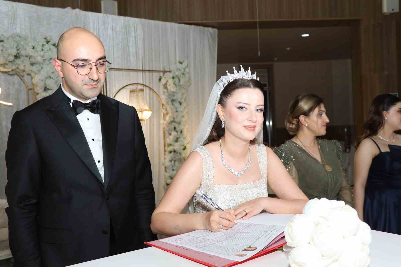 Koyulhisar Kaymakamı Ferhat Salih Ceylan, Oltu&rsquo;da d&uuml;nyaevine girdi
