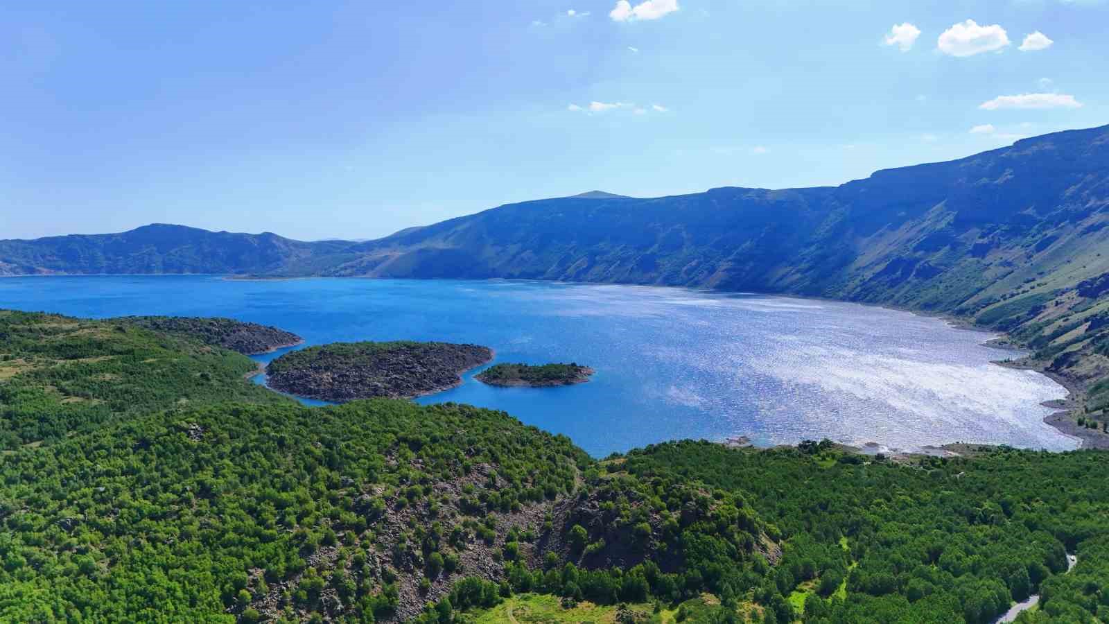 Nemrut Kalderası’nın doğal güzelliği havadan görüntülendi