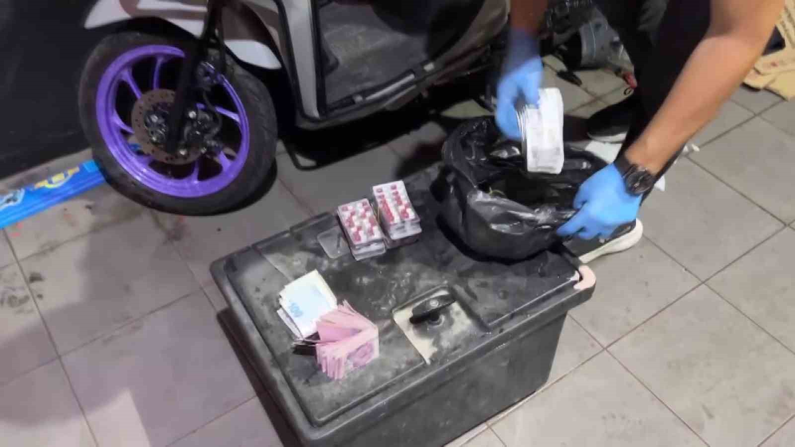 Oto galericiye baskında 74 bin uyuşturucu hap ve 401 bin TL ele geçirildi