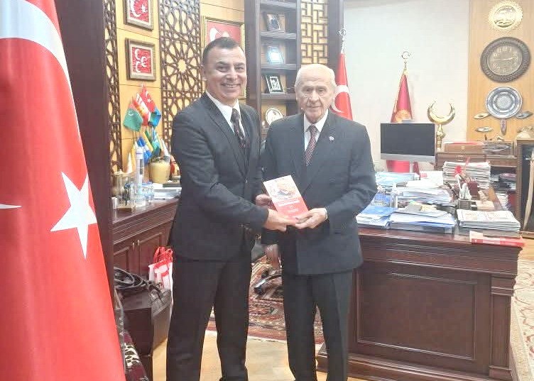 Devlet Bah&ccedil;eli&rsquo;nin &lsquo;Birleştirici Hilal&rsquo; modeli kitaplaştı
