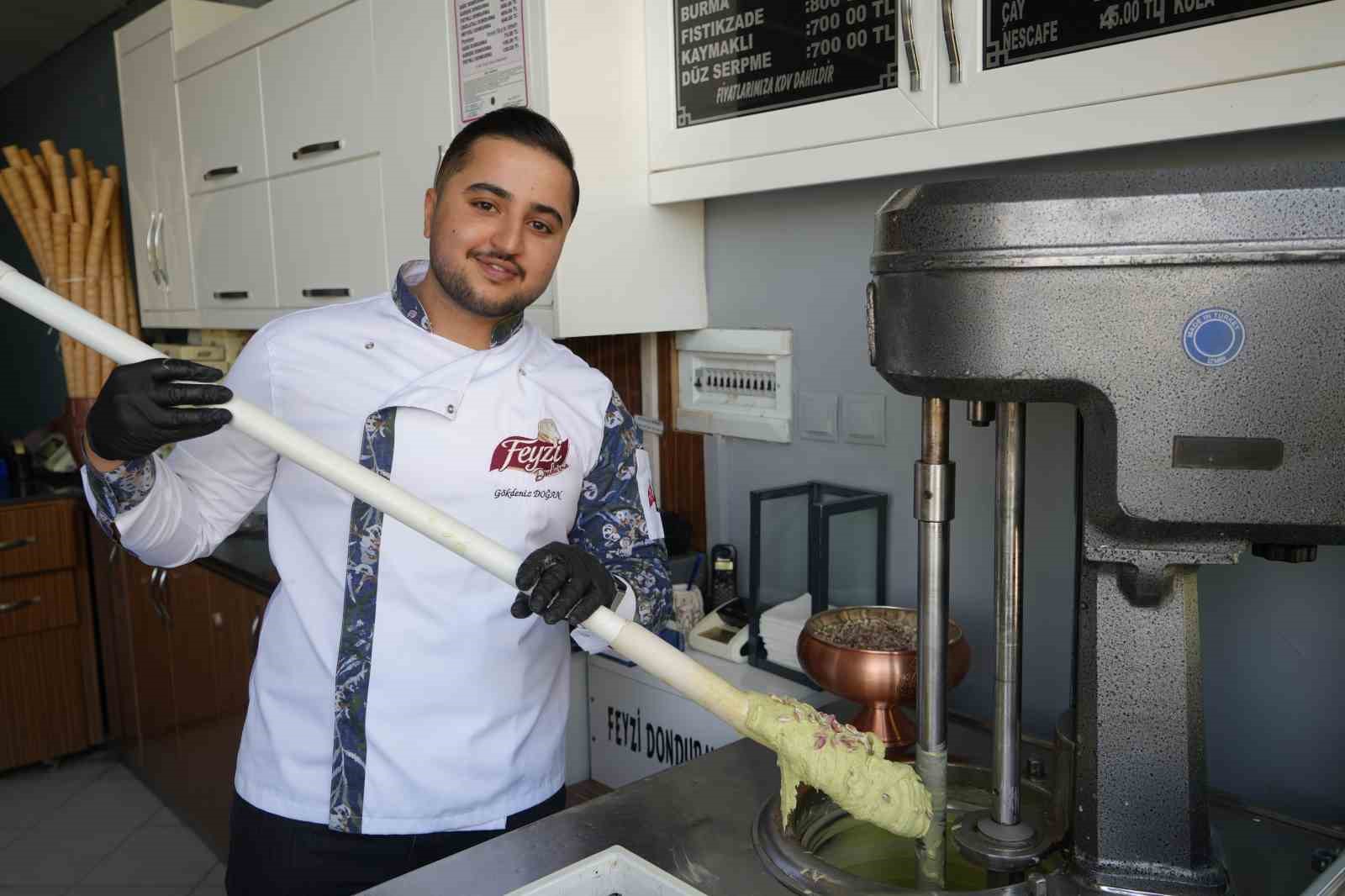 Gaziantep’e özgü Antep fıstıklı dondurmaya yoğun talep