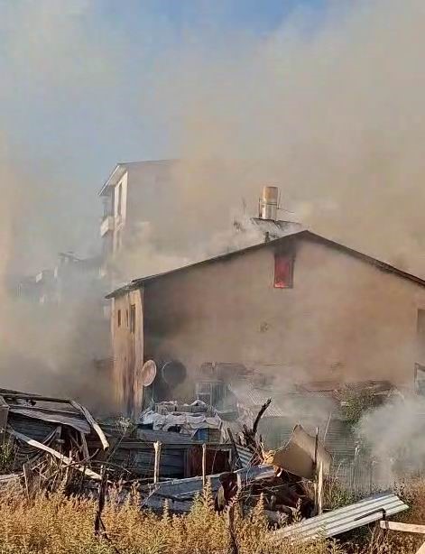 Bingöl’de korkutan çatı yangını