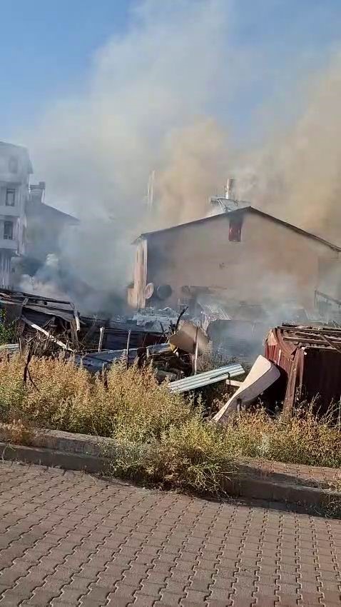 Bing&ouml;l&rsquo;de korkutan &ccedil;atı yangını
