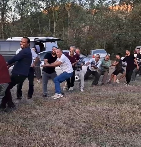 İp çekme yarışmasına Tokatlı kadınlar damga vurdu