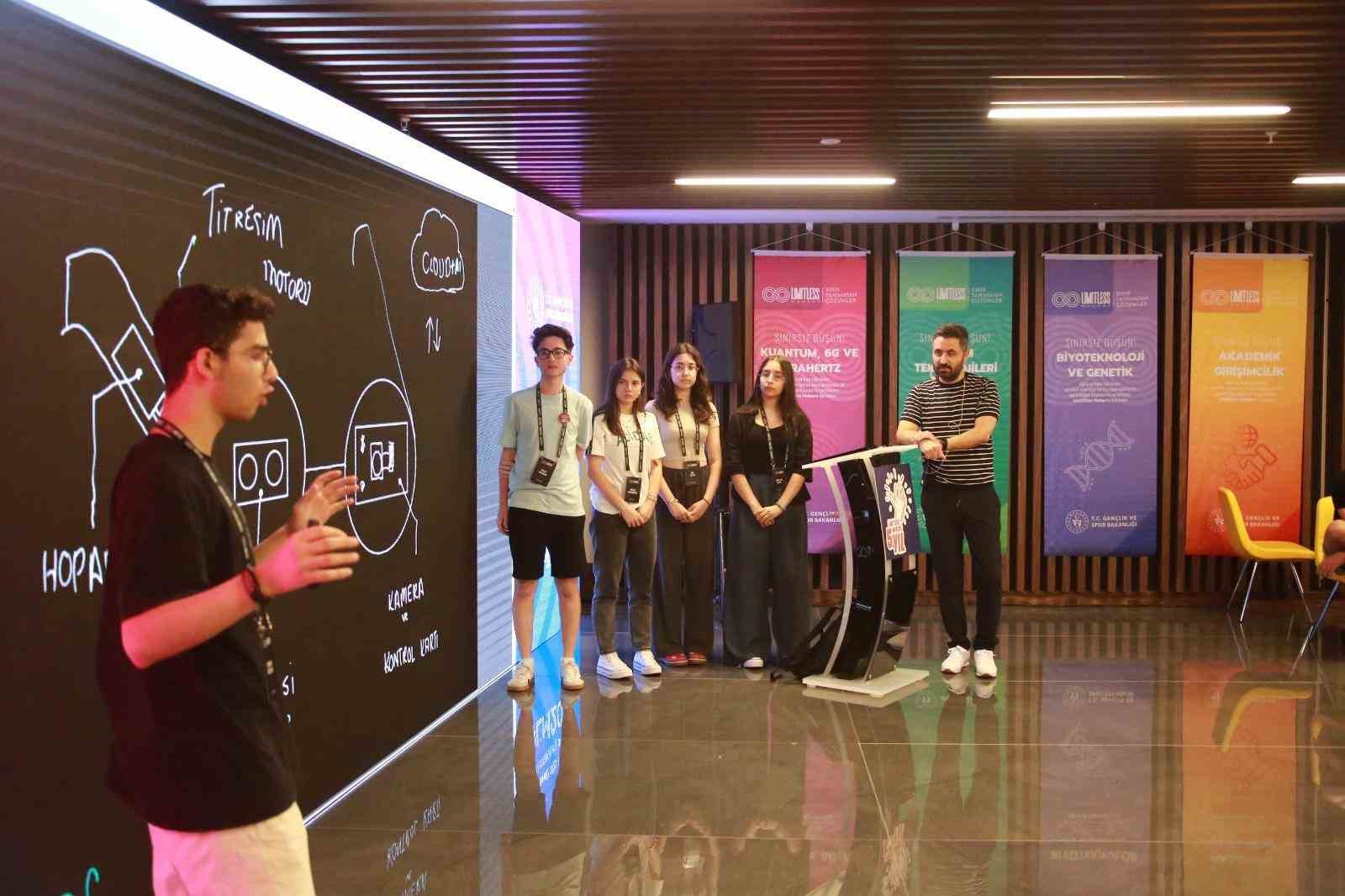 Başarılı gençler teknoloji ve akademik girişimcilik kampında buluştu