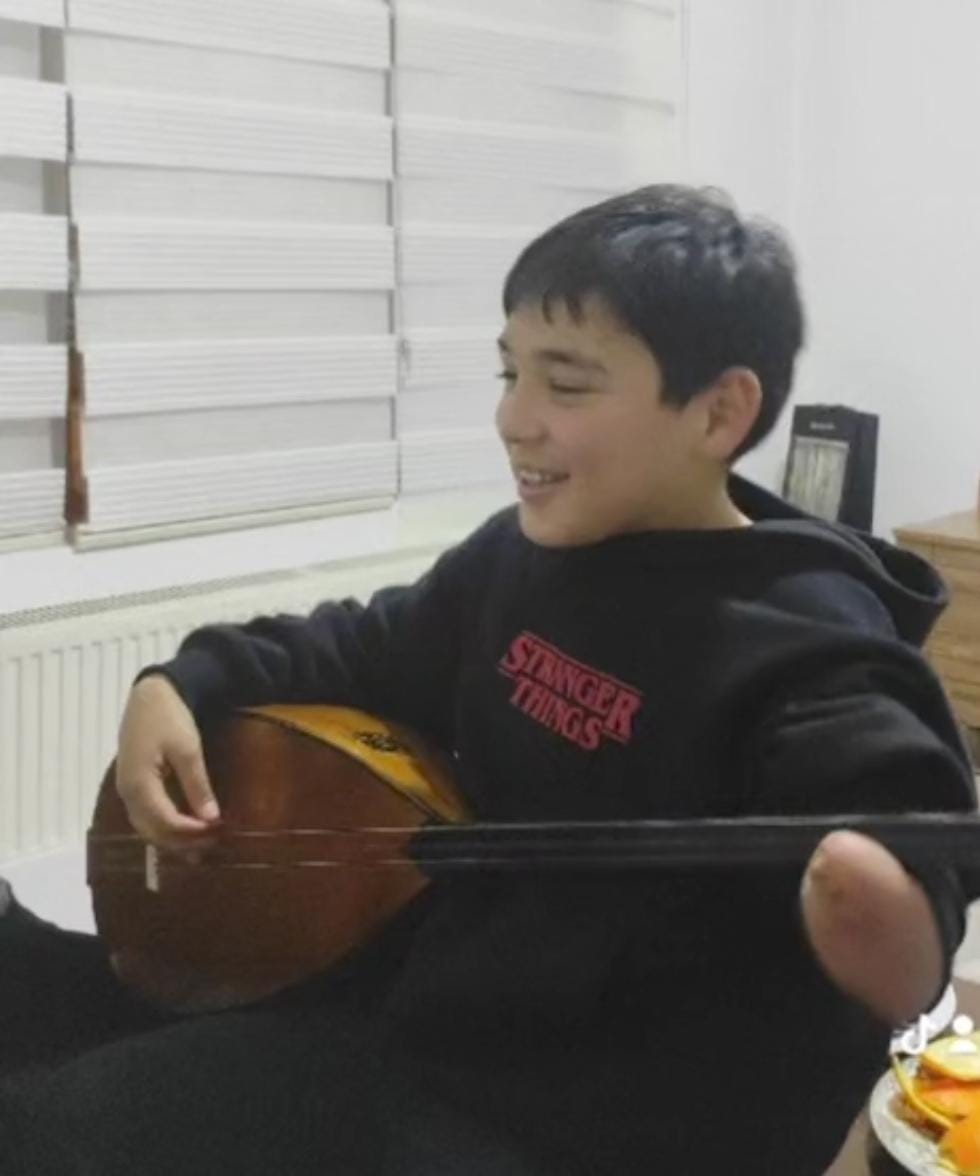 Doğuştan bir kolu ampute olan Mehmet Efe: "Benim engelim yok, sadece hayallerim var"
