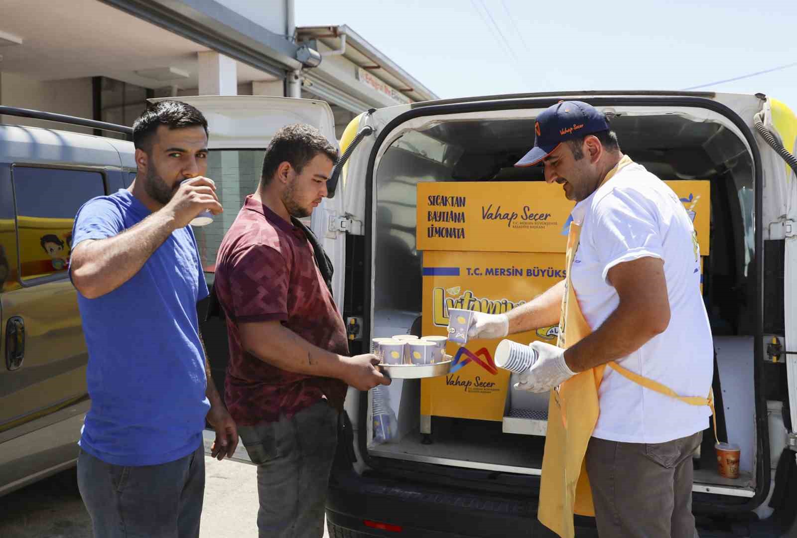 Mersin’de emekçilere 120 bin bardak limonata dağıtıldı