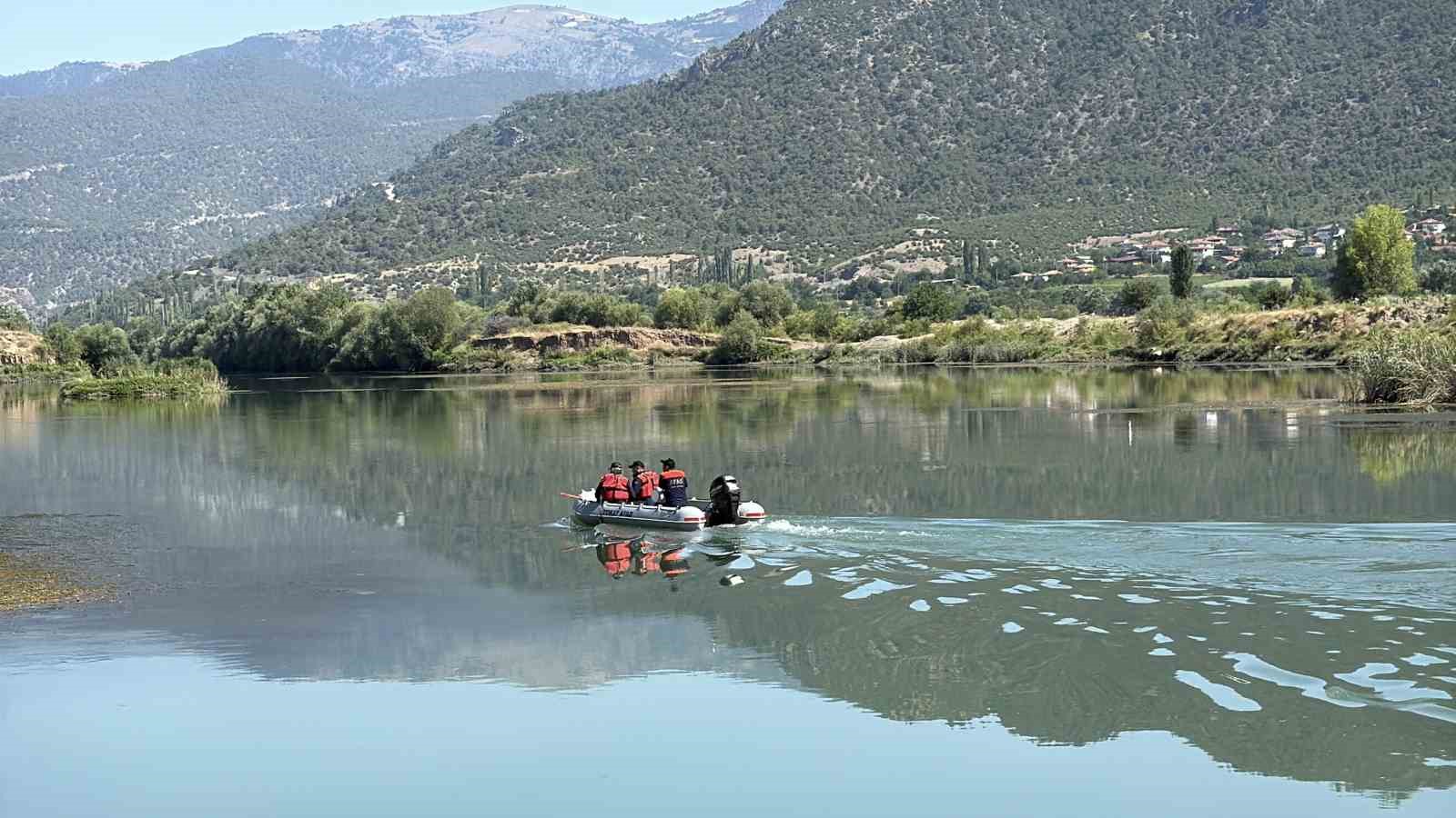Kelkit Çayı’nda kaybolan genç kızı arama çalışmaları sürüyor