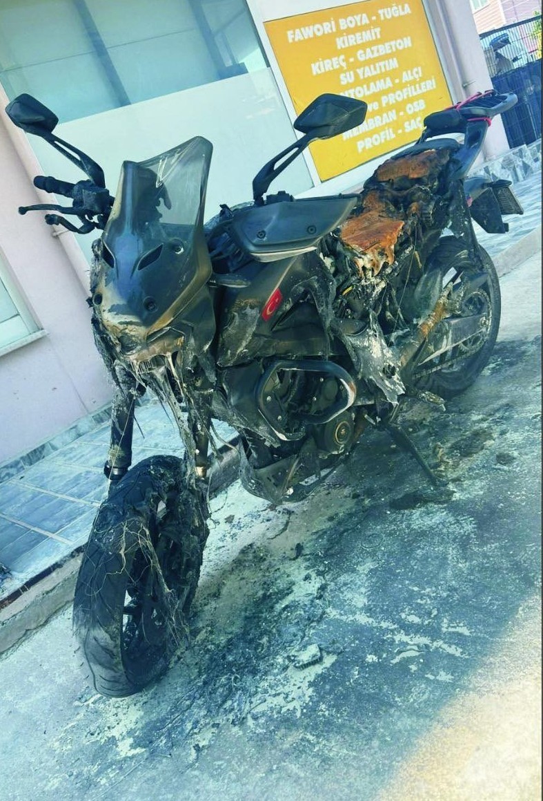 Eski eşinin motosikletini kundaklatan şahıs ile kundaklayan 2 kişi tutuklandı
