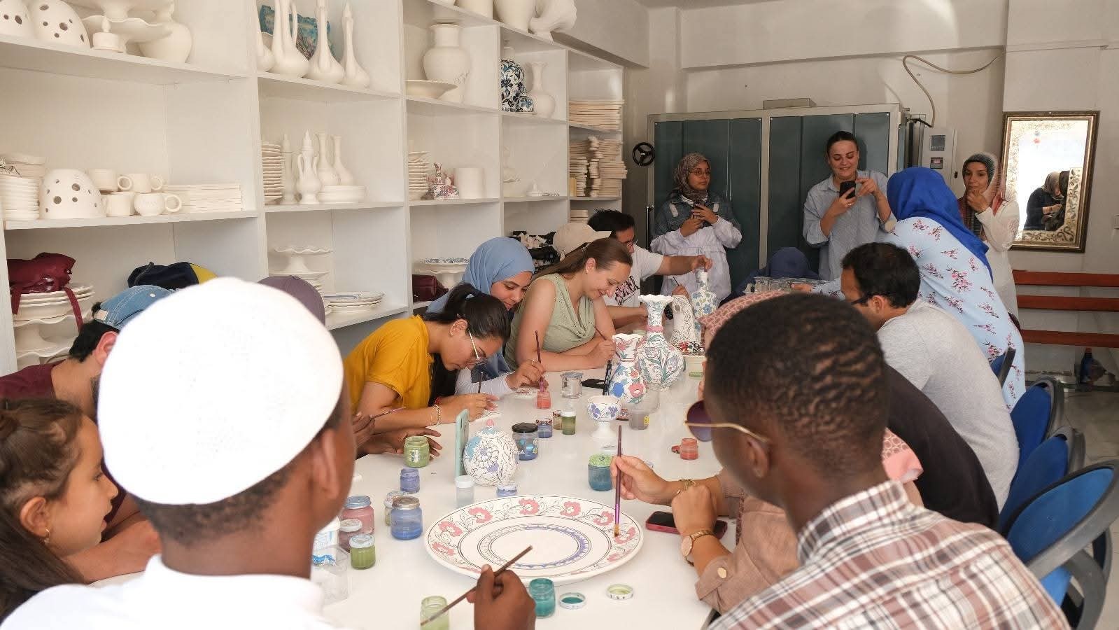 Yabancı öğrenciler Sorgun’da çini atölyesini gezdi
