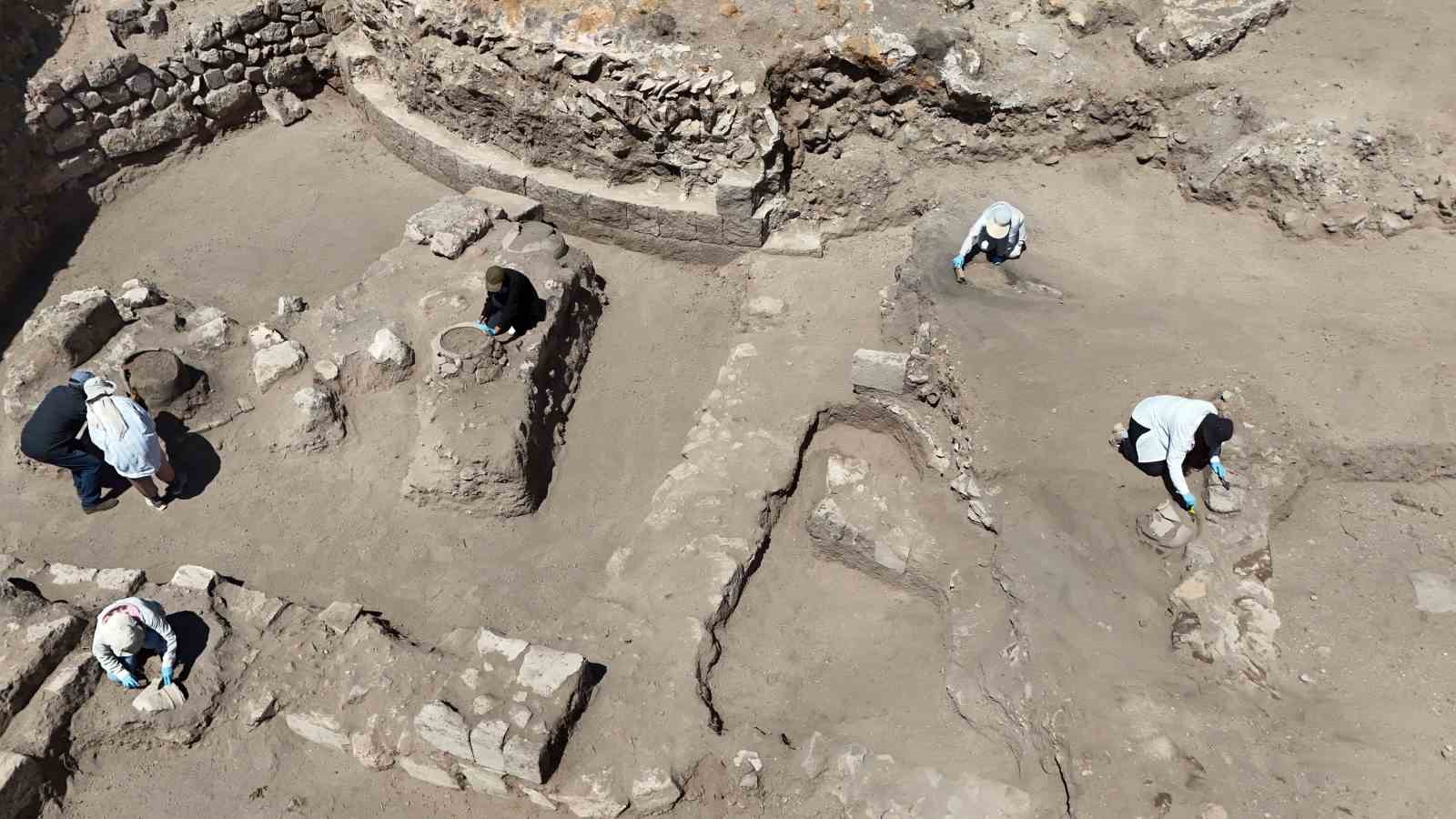 Ahlat Selçuklu Kalesi’nde başlatılan kazılar tarihe ışık tutacak