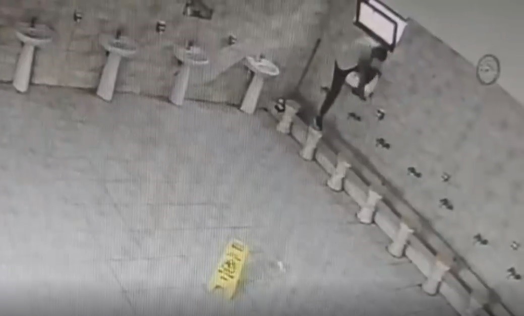 Bağcılar’da bir camiinin musluklarını tekmeleyerek zarar veren şahıs gözaltına alındı