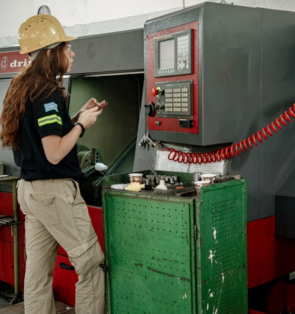 Sanayide kadın g&uuml;c&uuml; artıyor
