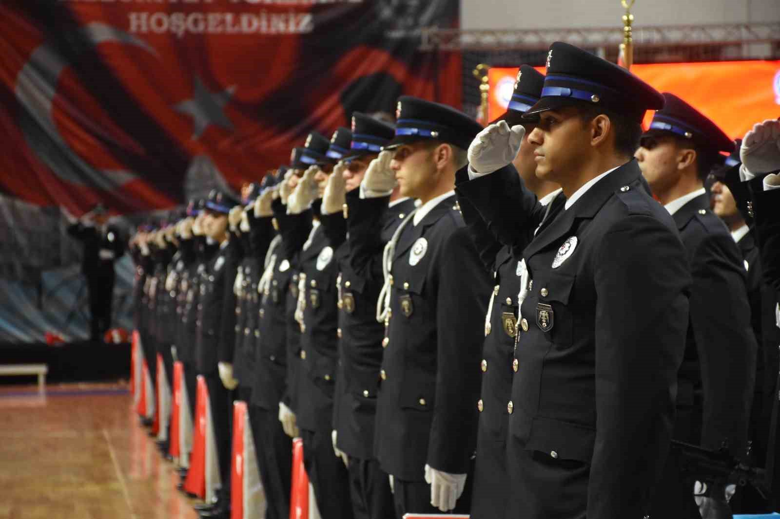 Karaman POMEM&rsquo;de 228 polis adayı mezun oldu
