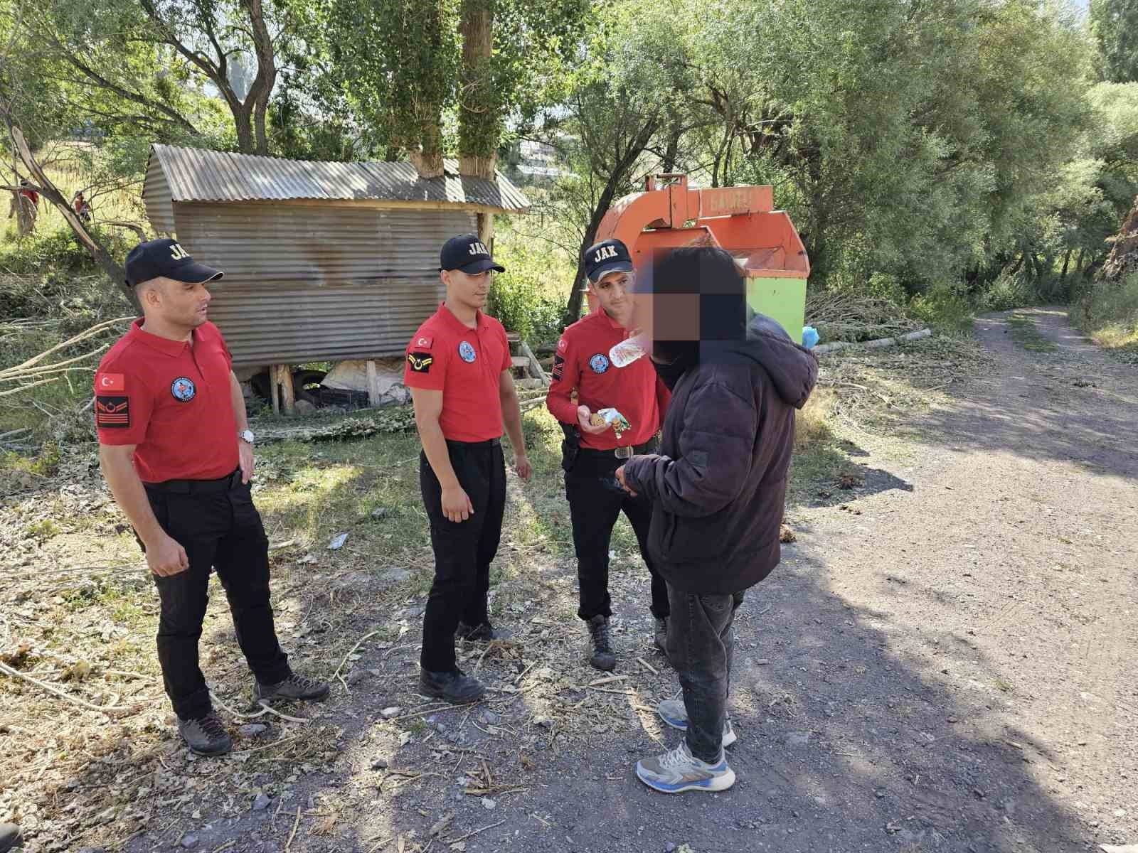 Jandarma kayıp şahsı buldu