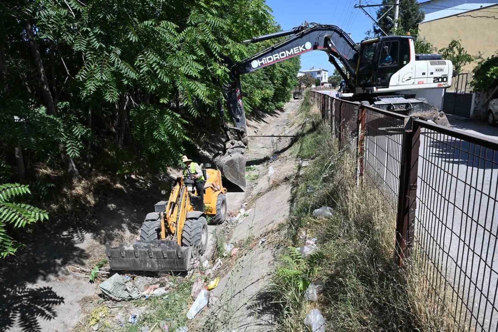 Fevzi Çakmak Mahallesi’nde sulama kanalları temizlendi
