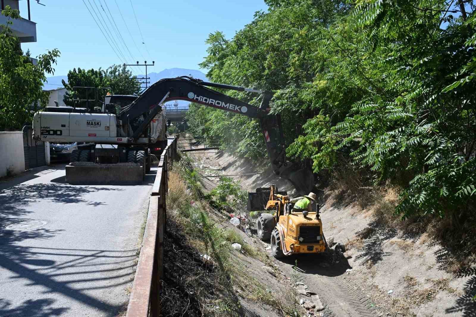 Fevzi &Ccedil;akmak Mahallesi&rsquo;nde sulama kanalları temizlendi
