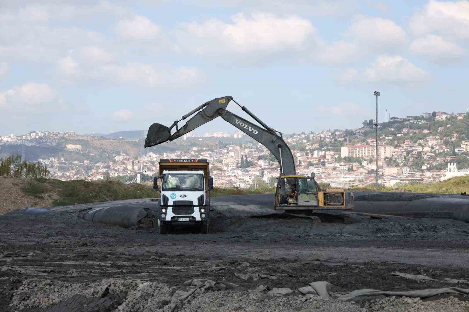 İzmit Körfezi’nde 170 hektar alan dip çamurundan arındırıldı
