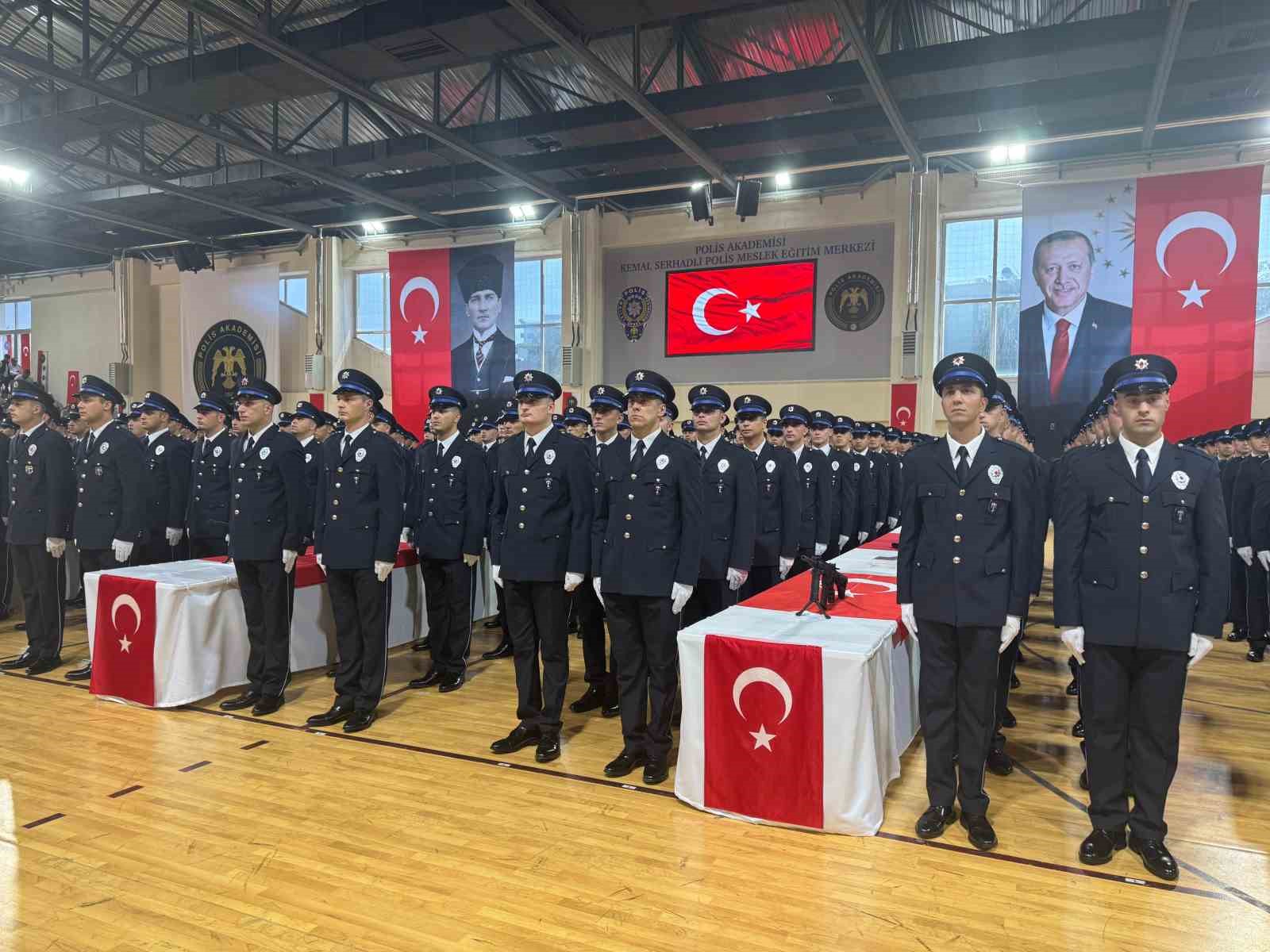 Adana’da 323 polis adayı yemin ederek mezun oldu