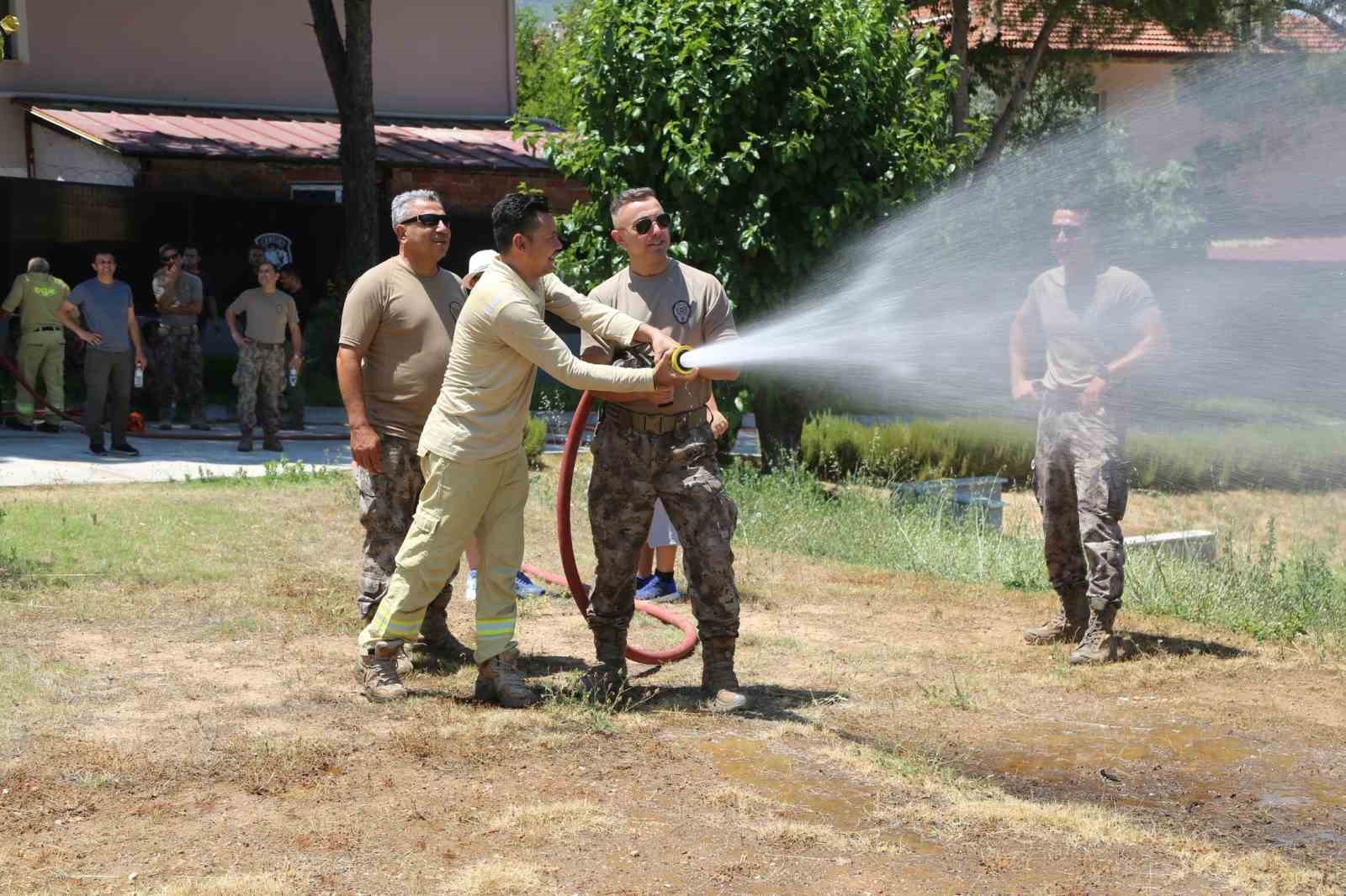 Muğla&rsquo;da P&Ouml;H personeline orman yangınlarıyla m&uuml;cadele eğitimi verildi
