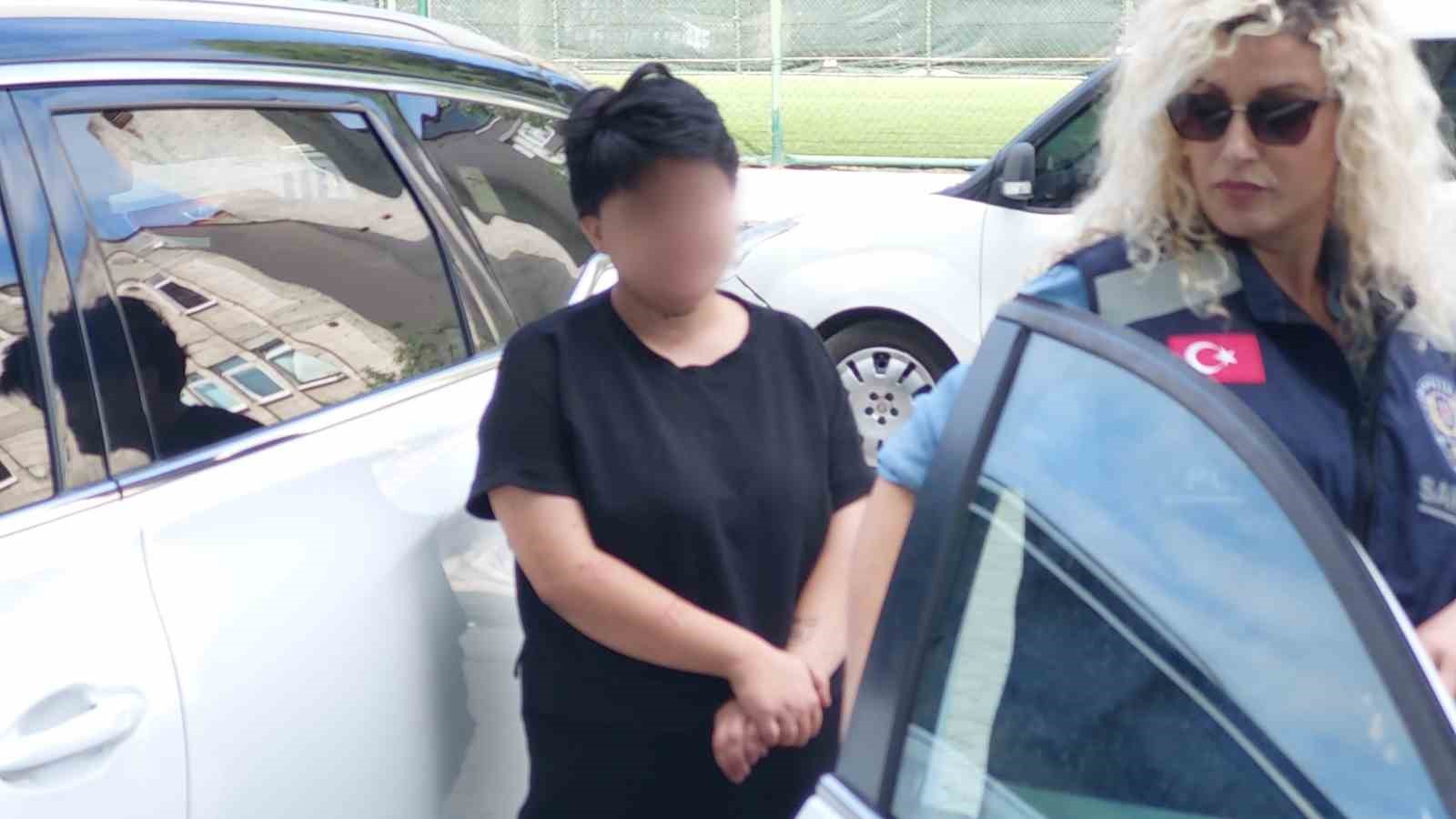 Annesini bıçaklayan genç kız tutuklandı