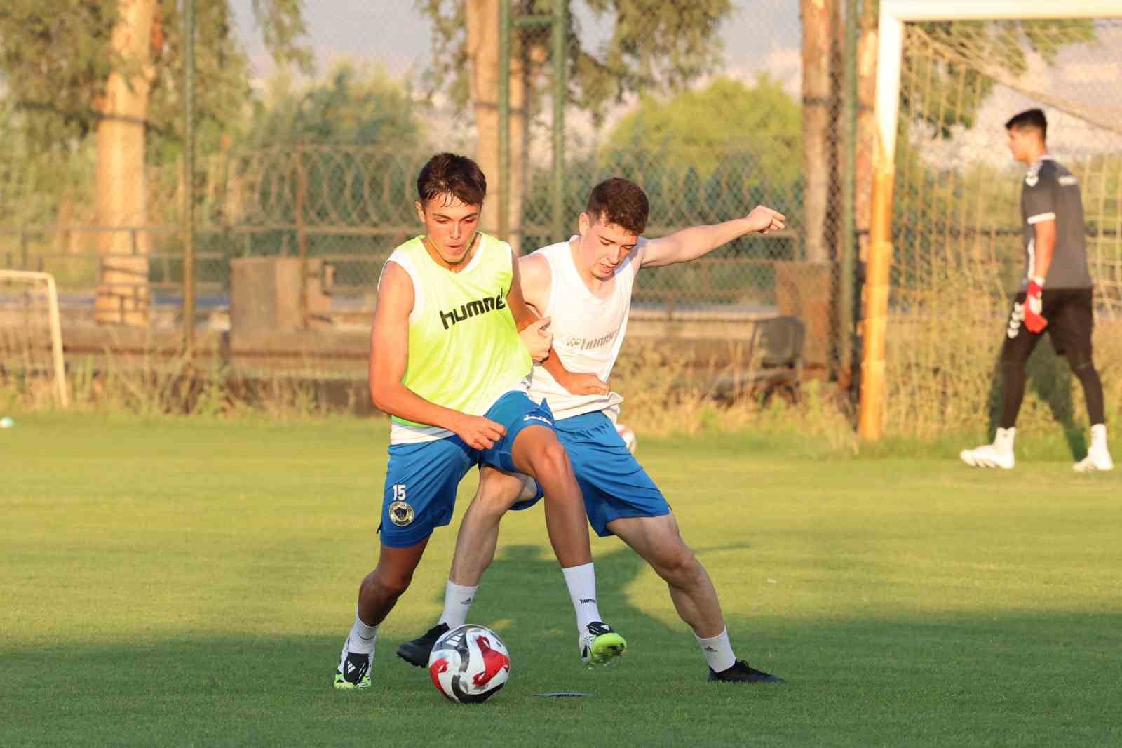 Menemen FK’dan, Göktürk Efe’ye profesyonel sözleşme