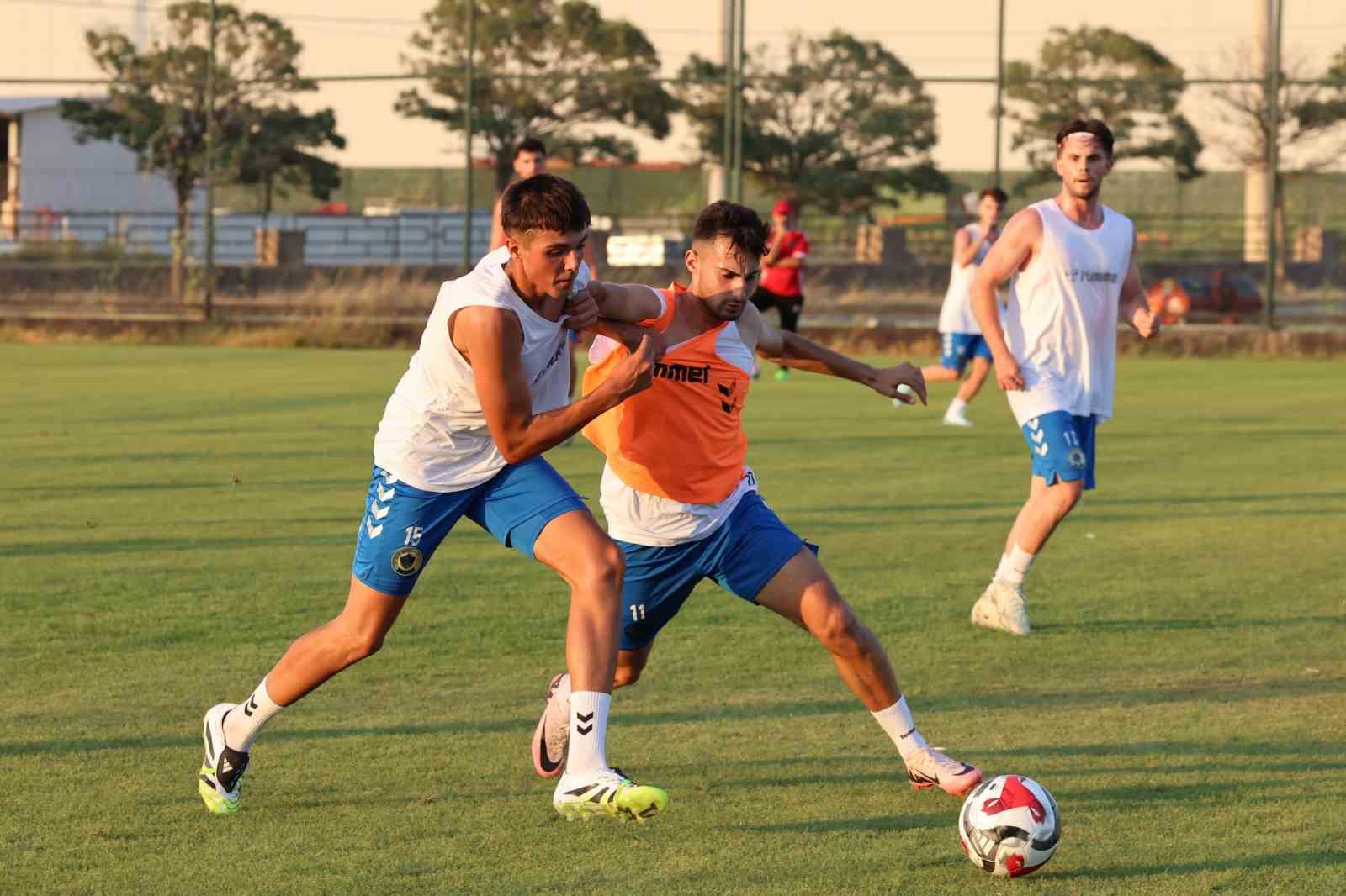 Menemen FK&rsquo;dan, G&ouml;kt&uuml;rk Efe&rsquo;ye profesyonel s&ouml;zleşme

