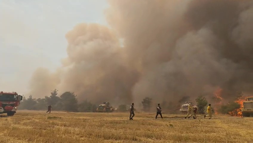 Denizli&rsquo;de devam eden orman yangınına havadan ve karadan m&uuml;dahale s&uuml;r&uuml;yor

