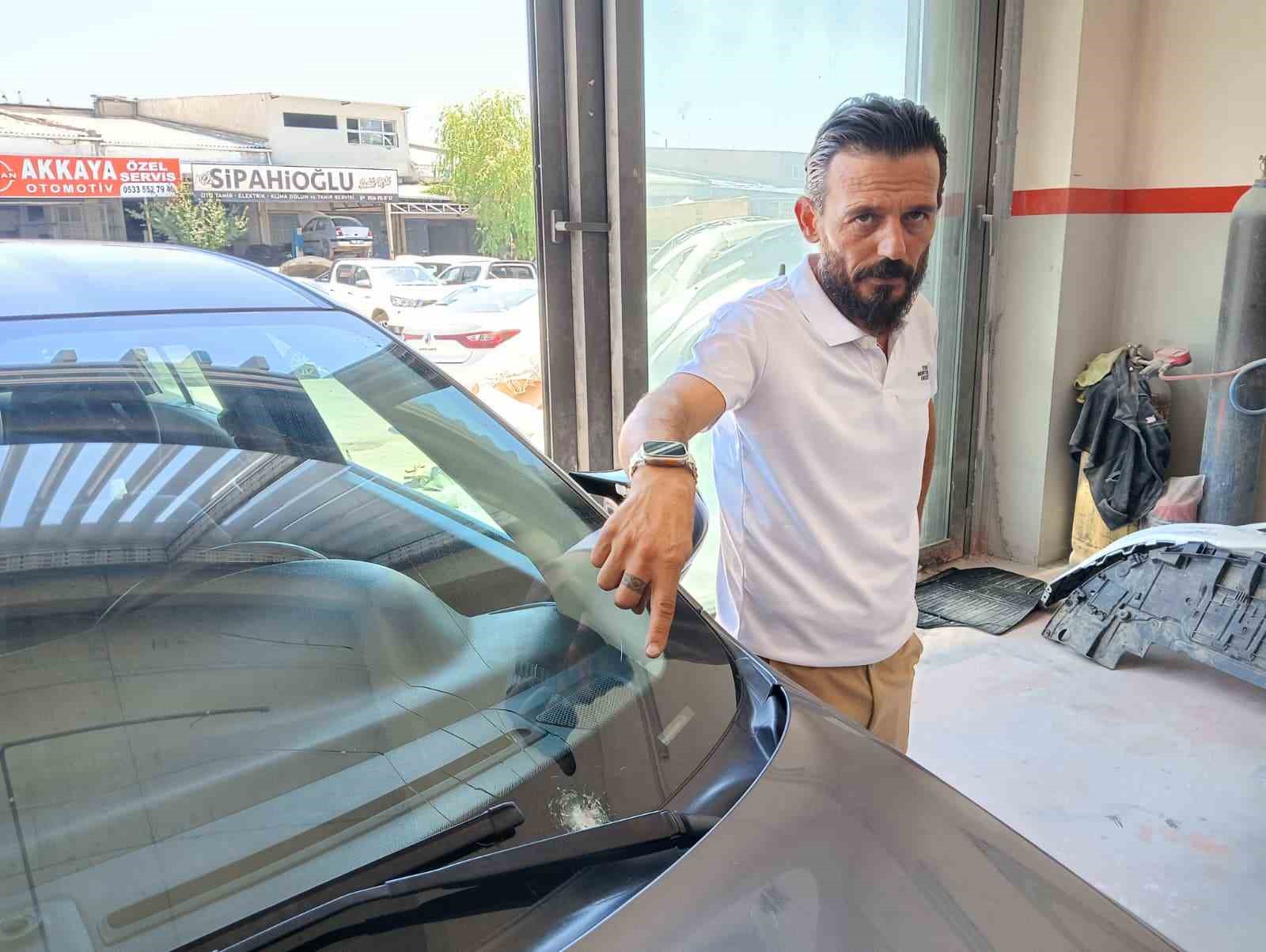 Seyir halindeyken aracına kurşun isabet eden s&uuml;r&uuml;c&uuml; o anları anlattı
