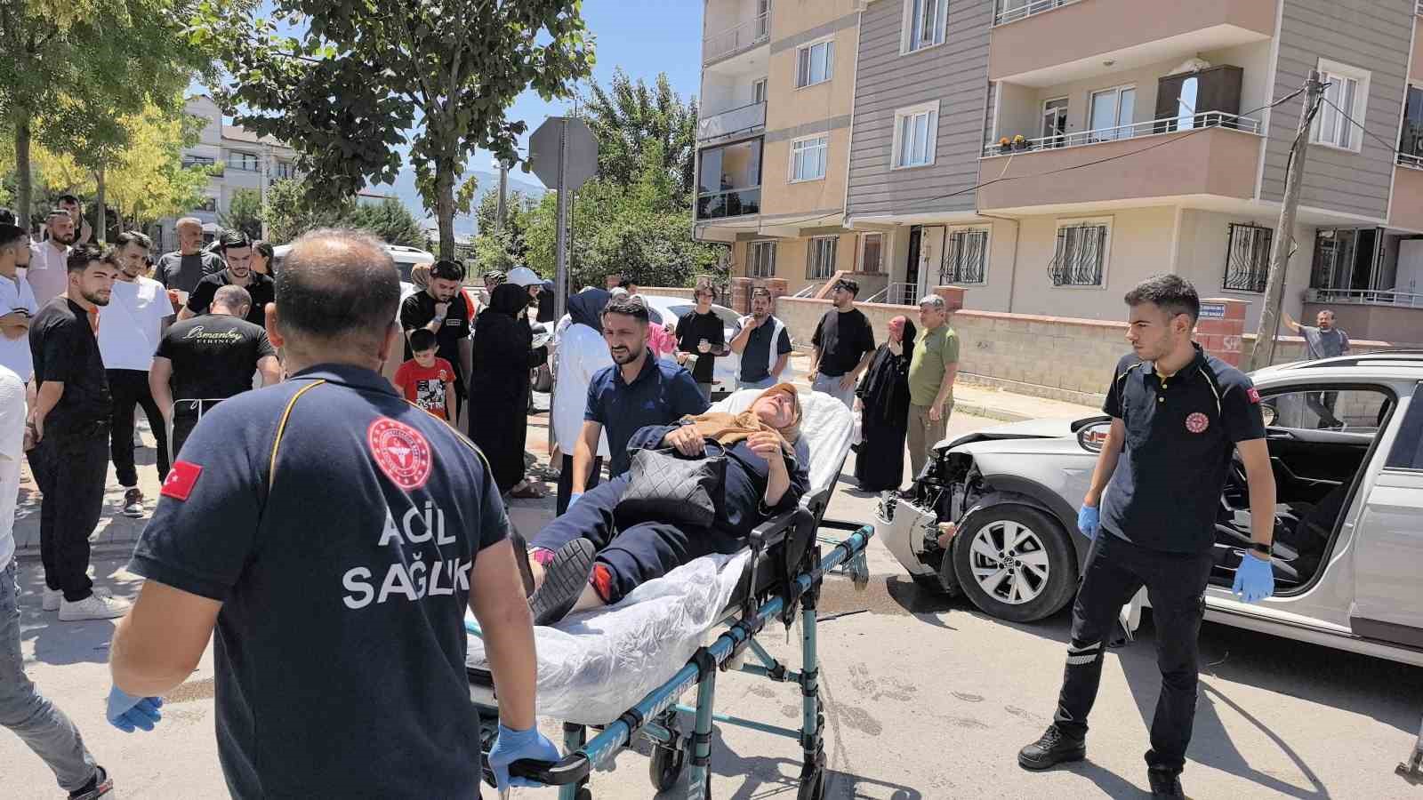 İneg&ouml;l&rsquo;de zincirleme kaza: 1&rsquo;i komiser 5 yaralı
