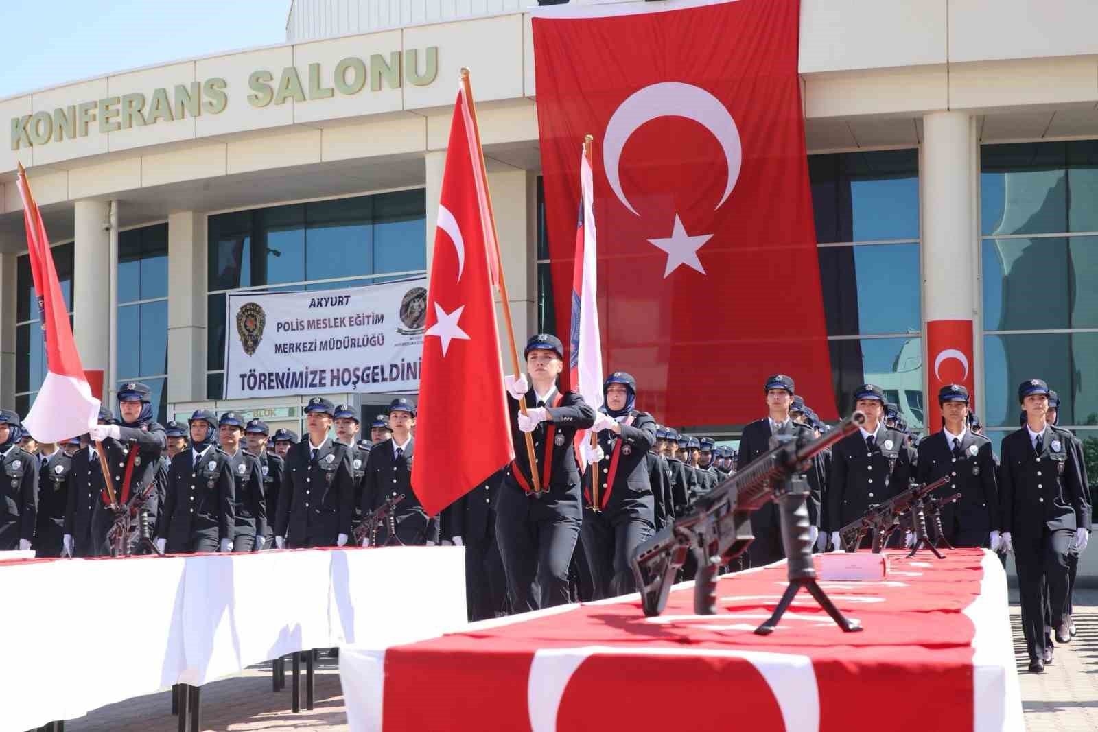 Akyurt POMEM’in yeni mezun kadın polisleri yemin ederek göreve başladı