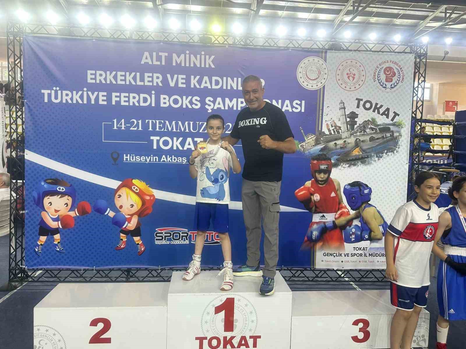 Niğdeli minik boksörlerden Türkiye Şampiyonası’nda büyük başarı