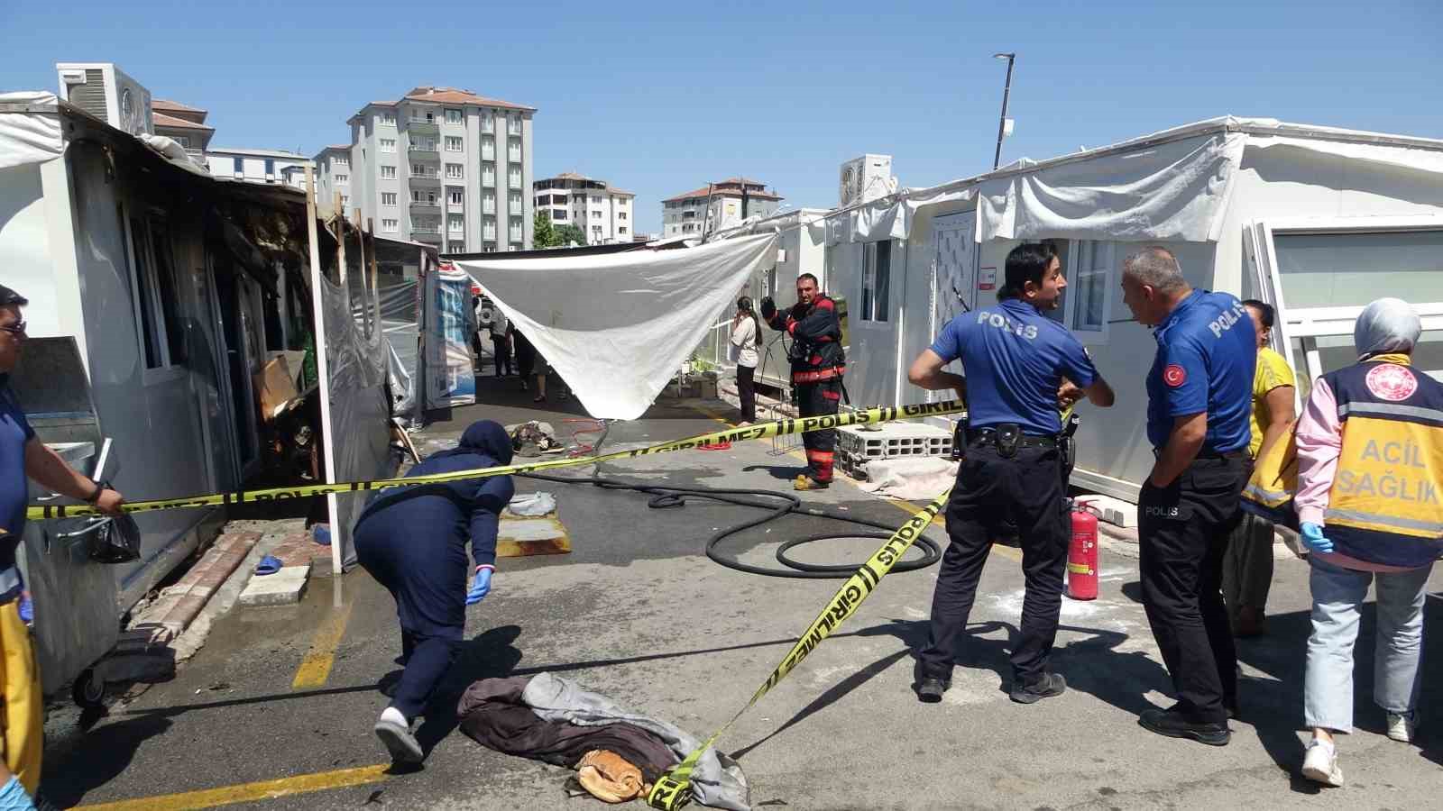 Malatya&rsquo;da konteyner kentte korkutan yangın
