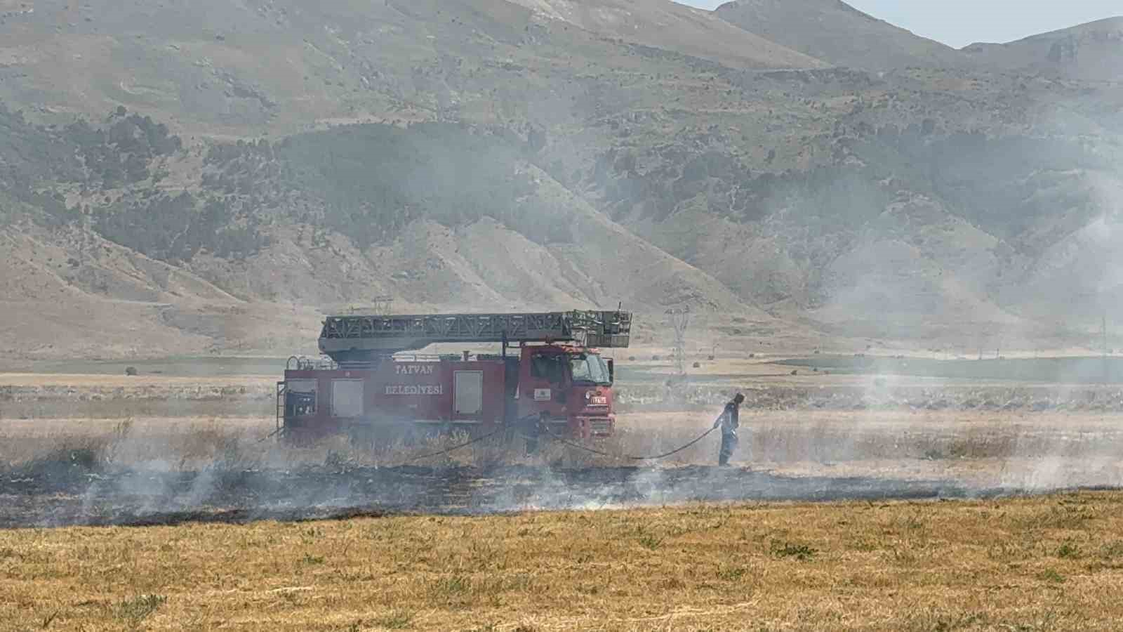 Tatvan&rsquo;da &ouml;rt&uuml; yangını
