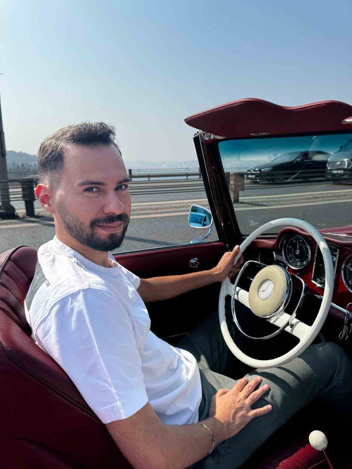 Türk koleksiyonerin restore ettiği araç sosyal medyada büyük beğeni topladı