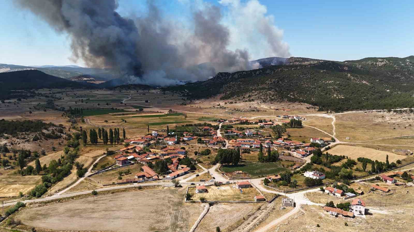 Alevlerin Sarıcaova’ya girmesine 300 metre kaldığı bildirildi